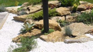 Каменная крошка для эстетической привлекательности вашего сада